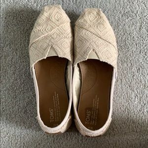 TOMS Patterned Cream Shoes